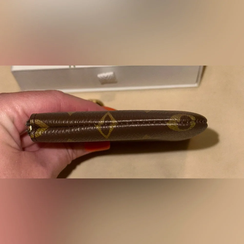 Louis Vuitton Key Pouch S - Picture 6 of 11